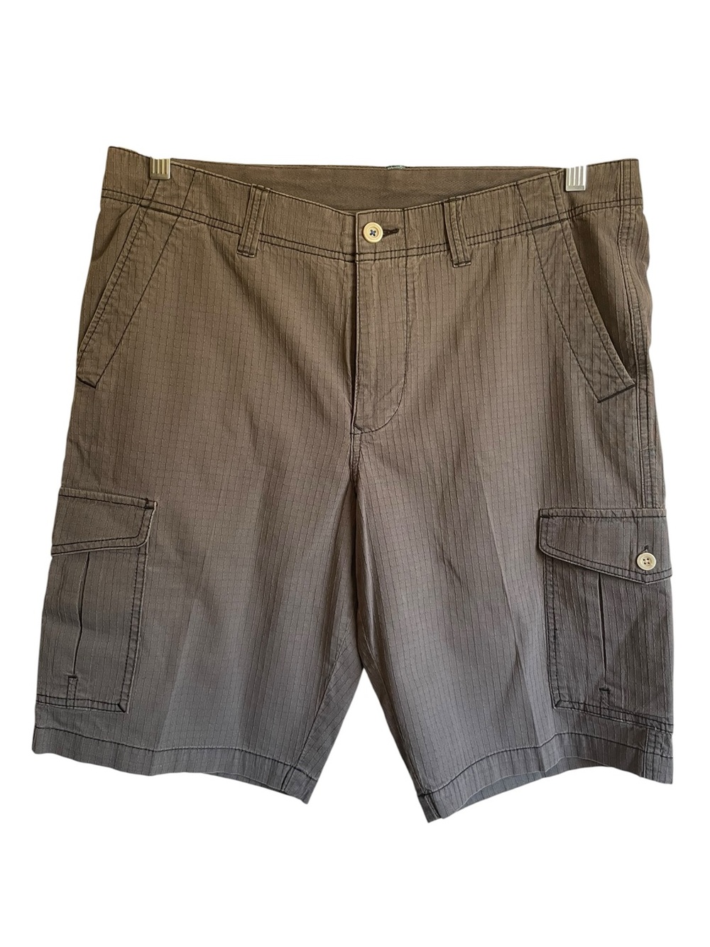 Tommy Bahama Cargo Shorts with Flap Pockets 11” inseam Size 35